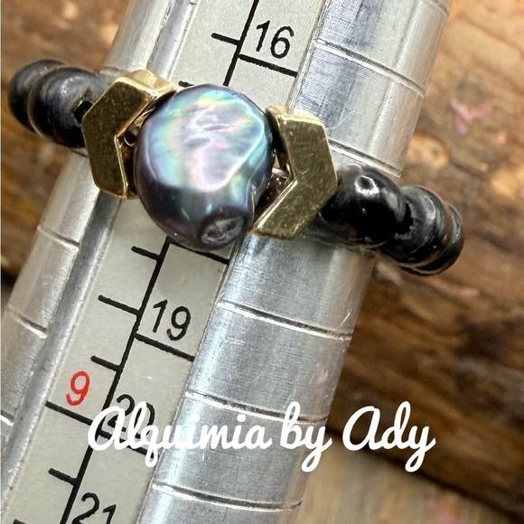 Alquimia Black and Gold Beaded Ring - Picture 3 of 3